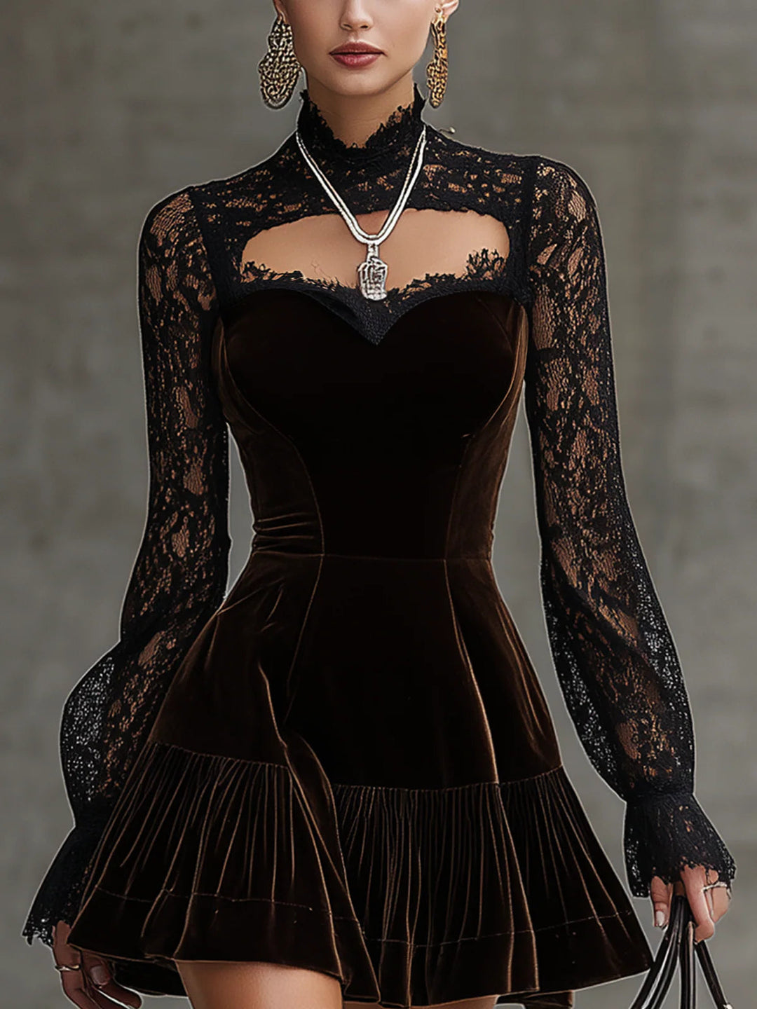 Robe mini en velours avec manches en dentelle