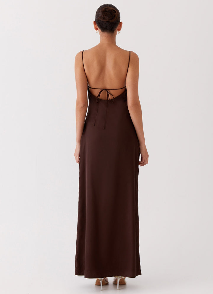 ÉTOILE SÉDUISANTE – ROBE LONGUE