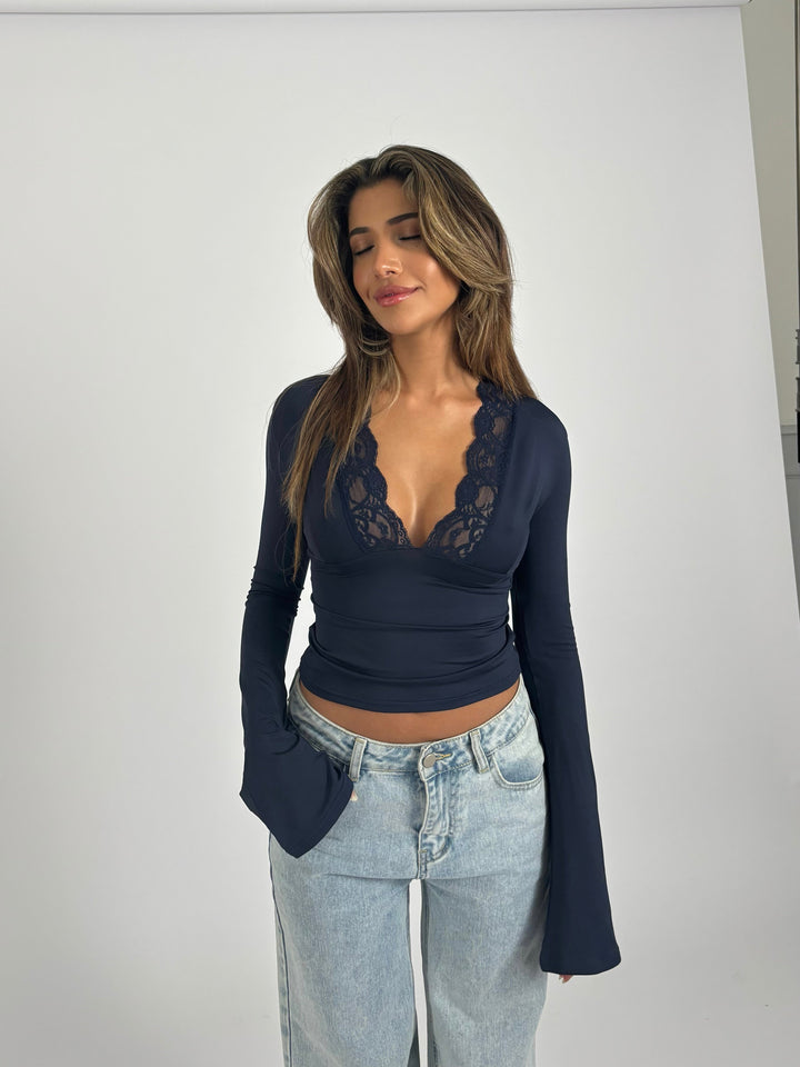 NORDIQUE CHIC – HAUT EN DENTELLE